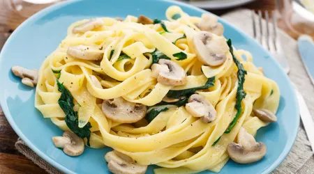 Fettuccine con Funghi e Panna