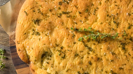  Pizza bianca con rosmarino e sale grosso