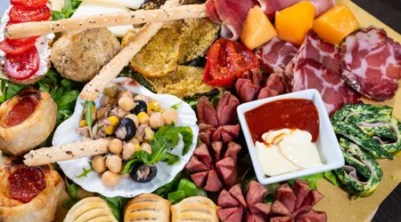 Affettare salumi e formaggi: consigli pratici