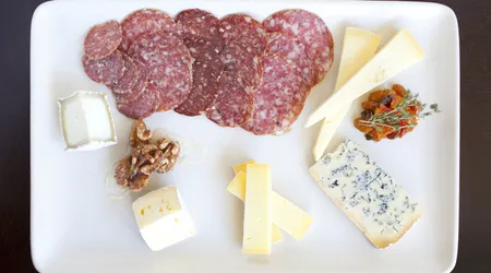 Affettare salumi e formaggi: consigli pratici