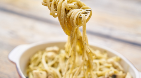 Pici Toscani con Sugo all’Aglione: Un Capolavoro della Cucina Toscana