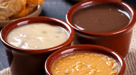 Preparare il Brodo Fatto in Casa: L’Arte di Creare un Capolavoro Culinario