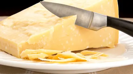 Parmigiano Reggiano: Come Riconoscere l’Originale e Come Usarlo in Cucina