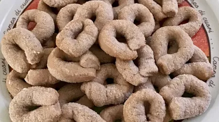 Biscotti al vino rosso: un viaggio tra gusto e tradizione