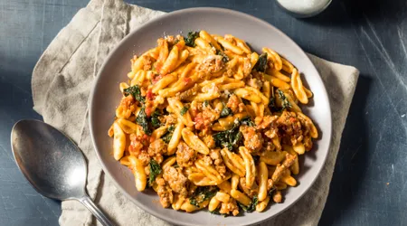 Cavatelli con Ragù di Salsiccia: Un Viaggio nella Tradizione Italiana