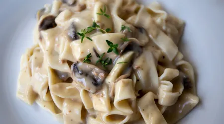 Fettuccine con Funghi e Panna
