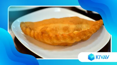 Panzerotti fritti con ripieno di cime di rapa e scamorza