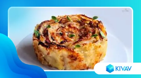 Tortino di patate, cipolle e formaggio: comfort food da servire come contorno o antipasto