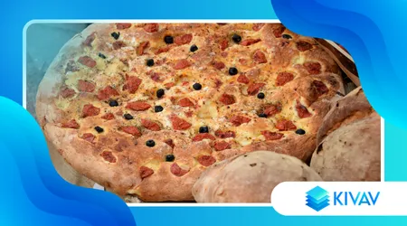 Focaccia barese con pomodorini e origano