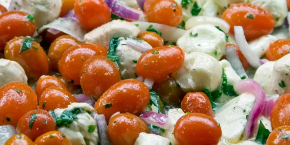 Insalata pantesca: la ricetta originale dell’isola di Pantelleria