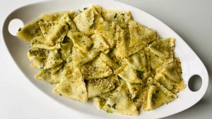 Ravioli burro e salvia rivisitati con note agrumate moderne