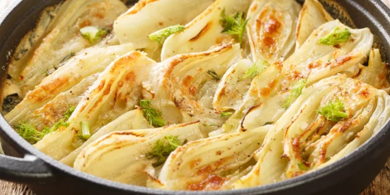 Finocchi gratinati al forno: il contorno cremoso della domenica