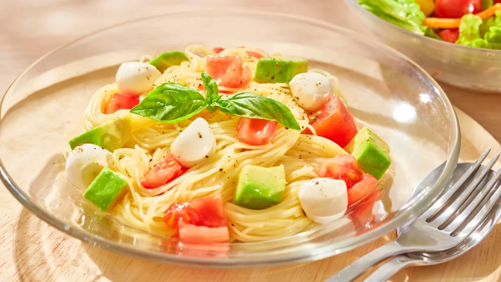 Pasta fredda con pesche
