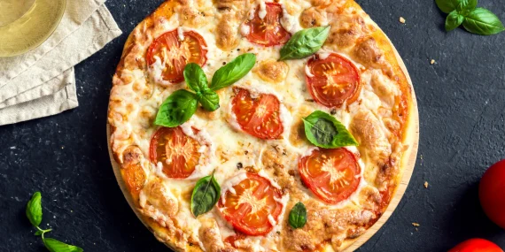 Pizza nel ruoto cilentana: tradizione e impasto casalingo